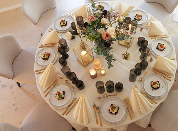 Premium linen feel cream napkins on a round table for a wedding